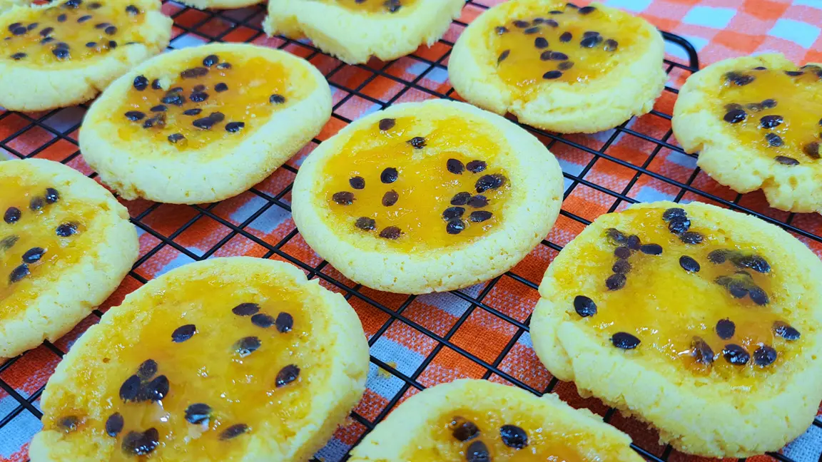 Bolachinhas de Fubá com Maracujá